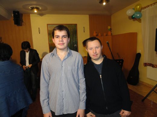 8. Na prośbę Michała (z prawej) zdjęcie z Filipem - wokalistą zespołu 'Zmysł'