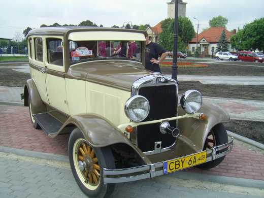 4.  Najstaszy samochód - Plymouth Model: Limo 30U  Rok produkcji: 1930  Moc:  50 KM Pojemność:  3481 cm3 Właściciel: Zbigniew RAKOWSKI
