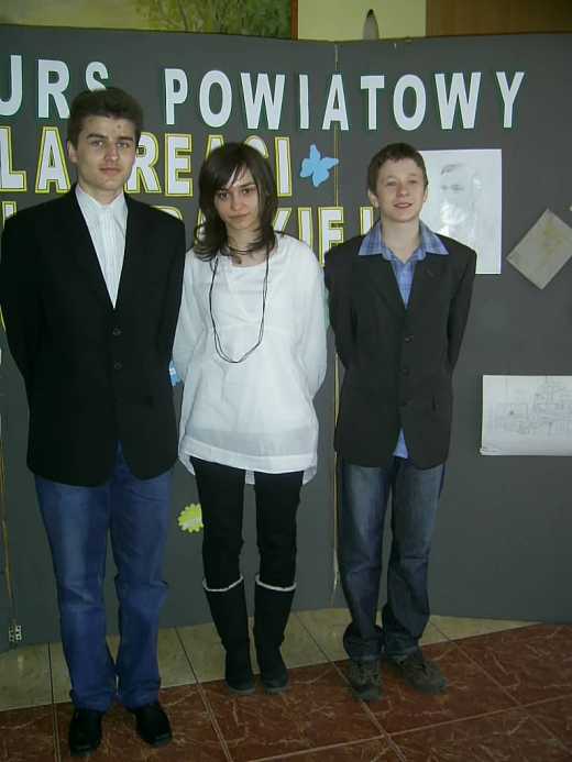 Laureaci w kategorii proza, od lewej Damian Klich- II miejsce, Weronika Antoniak - III miejsce i Miłosz Bruski - I miejsce
