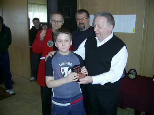 Nagrodzony i szczęśliwy Mateusz Repke z Brzozy - III miejsce w kat. do 18 lat
