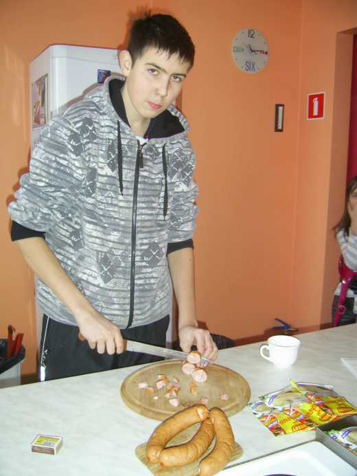 27.01.2010 - Kamil- przyszły kucharz postanowił ugotować nam tradycyjną grochówkę