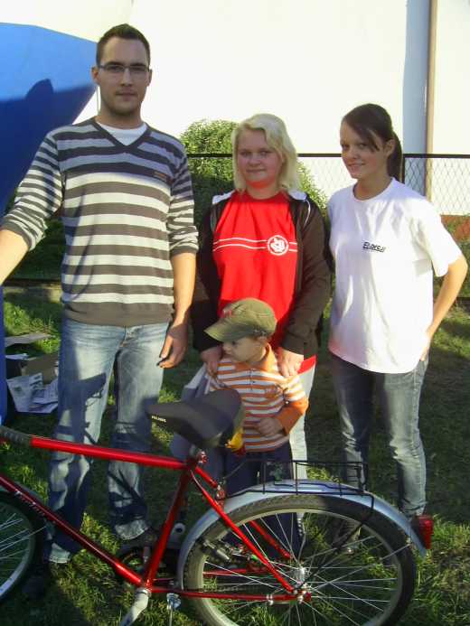 Rower - nagroda Expressu Bydgoskiego- w środku z synkiem zwyciężczyni konkursu !